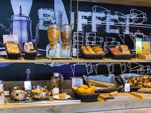 Kontinental morgenmad hver dag (8.90 EUR pr. person)