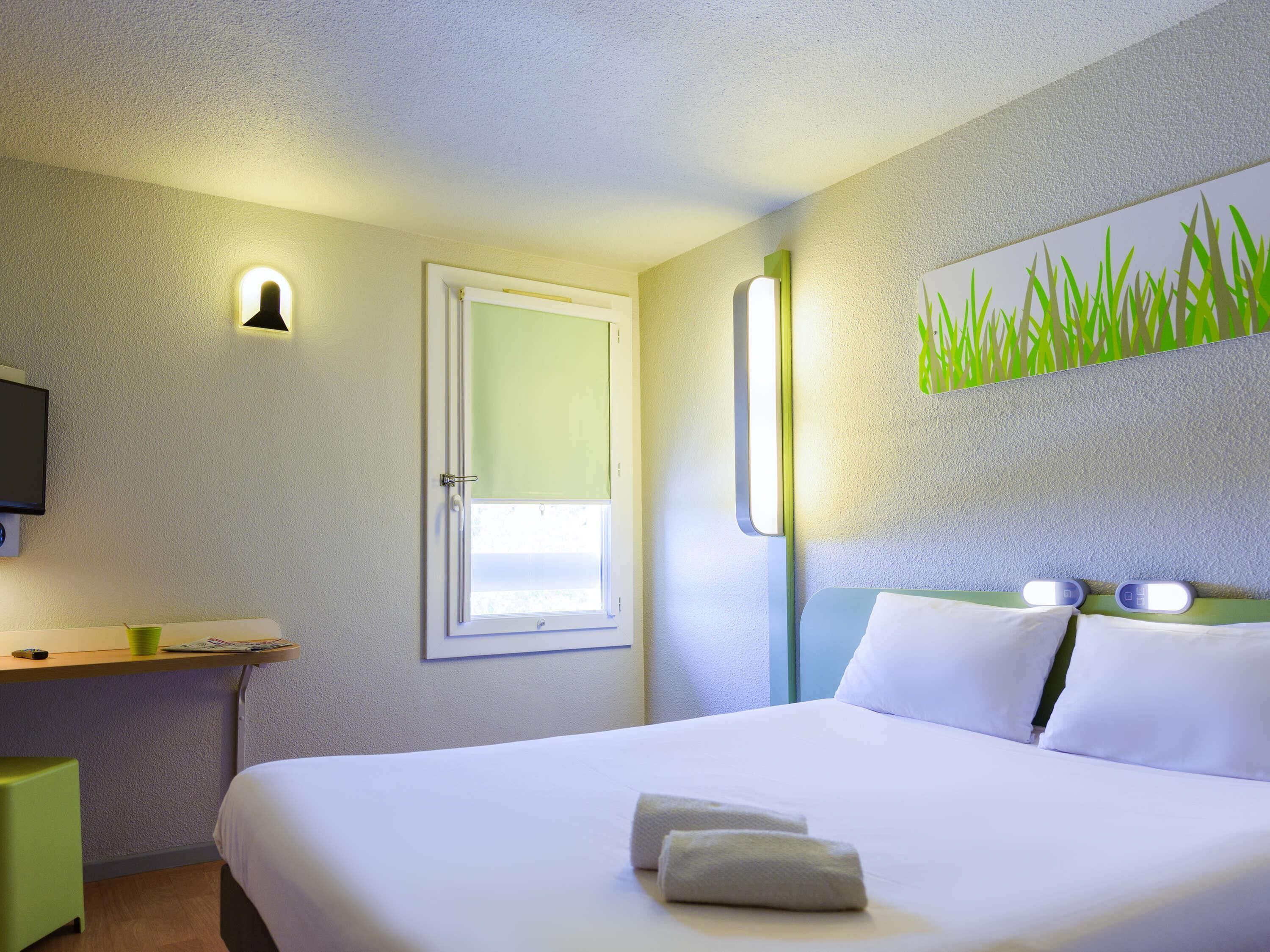 Double Room, 1 Double Bed | Desk, soundproofing, iron/ironing board, free rollaway beds