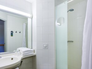 Íróasztal, hangszigetelés és vasaló/vasalódeszka