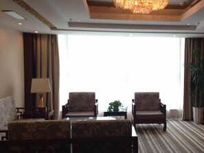 Lobby sitting area - Greentree Inn Suzhou Heshan Business Hotel (Suzhou)