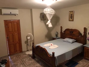 1 bedroom, premium bedding, iron/ironing board, free cots/infant beds - Marcie Guesthouse hôtel and restaurant (Tabarre)