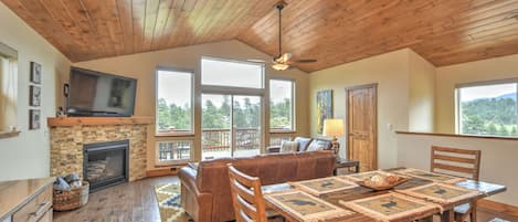 Smart TV, fireplace, stereo