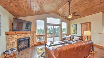 Smart TV, fireplace, stereo