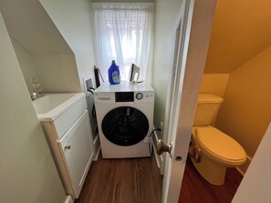 Combined shower/bathtub, hair dryer, towels, soap - Halifax Downtown 1 QUEEN BEDROOM  in Century Flat - 30 + Nights  June / Aug 31 (Halifax)