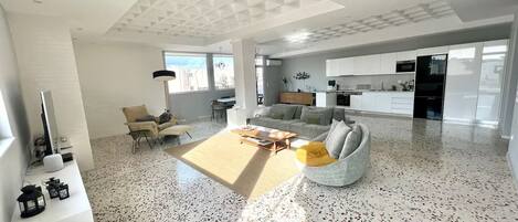 Een smart-tv en een stereo