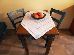 breakfast nook, downstairs