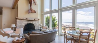 Sunny, Spacious 3500 sq ft Beach House w/Ocean Views, Gourmet Kitchen, Local Art