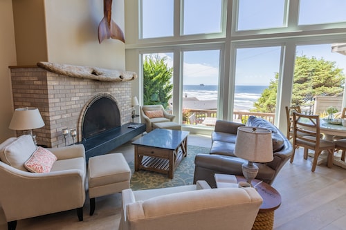 Sunny, Spacious 3500 sq ft Beach House w/Ocean Views, Gourmet Kitchen, Local Art