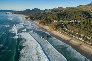 Beach nearby, sun-loungers, beach towels