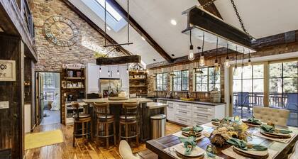 Ranked #1 by VRBO in Flagstaff for 4 years! AC, Pets and Hot Tub!