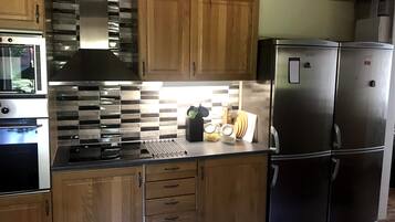 KylskÄp, mikrovÄgsugn, ugn och spishÀll