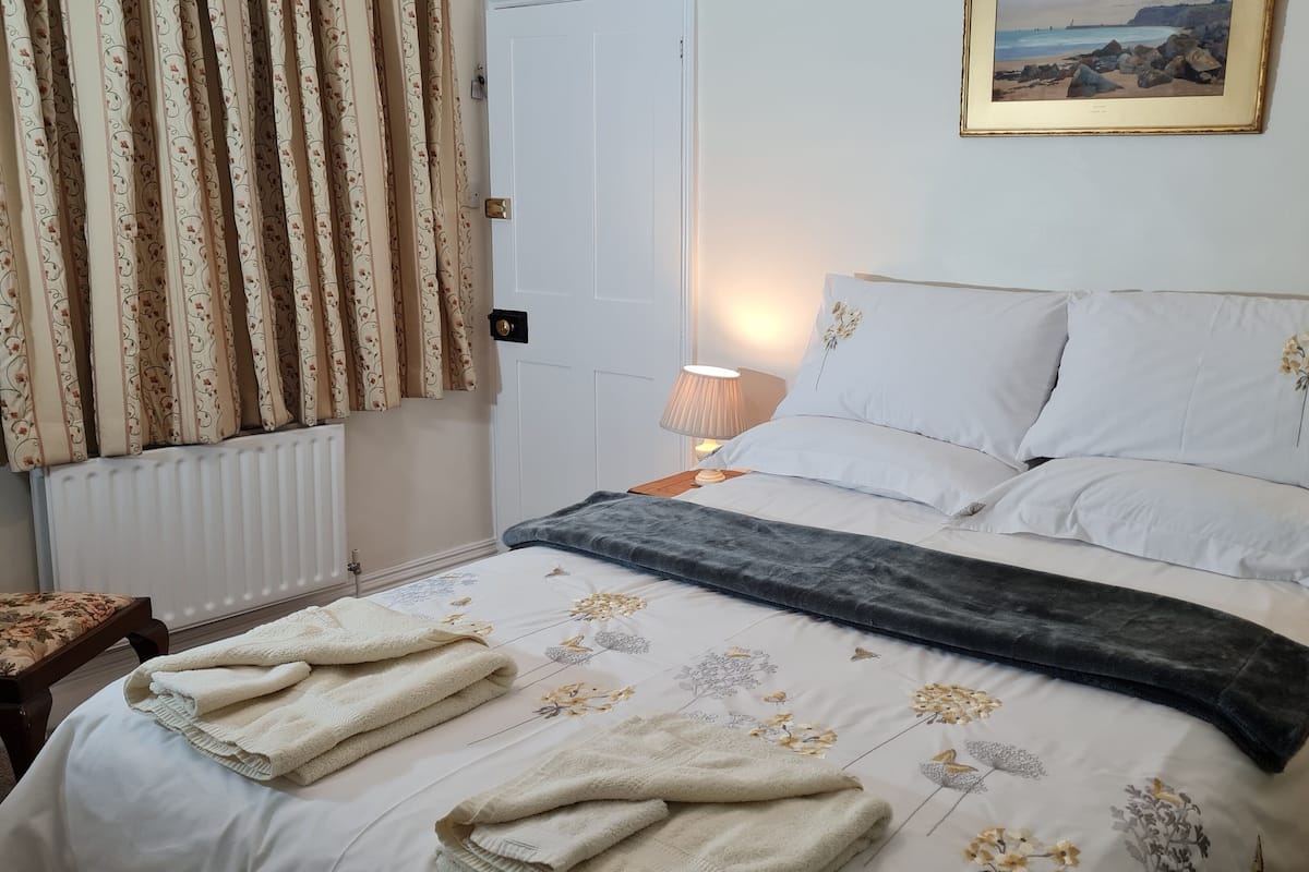 Double Room, Ensuite (Room 3)