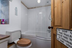 Combined shower/tub, hair dryer - Fisherman`s cottage close to Looe`s harbour (Cornwall)