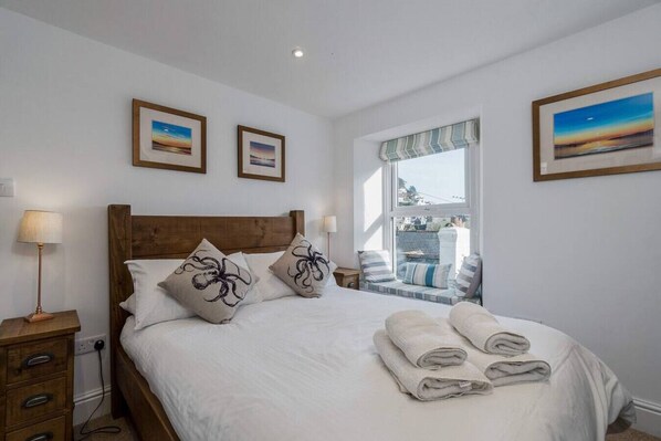 4 bedrooms, iron/ironing board, free WiFi