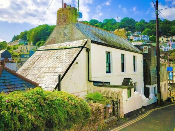 Miscellaneous - Fisherman`s cottage close to Looe`s harbour (Cornwall)