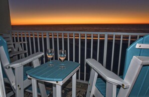 Property grounds - Marquise 204 Beachfront 2br, 2 Bath condo-Directly on Beach! (Indian Rocks Beach)