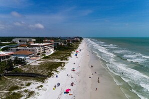 On the beach - Marquise 204 Beachfront 2br, 2 Bath condo-Directly on Beach! (Indian Rocks Beach)
