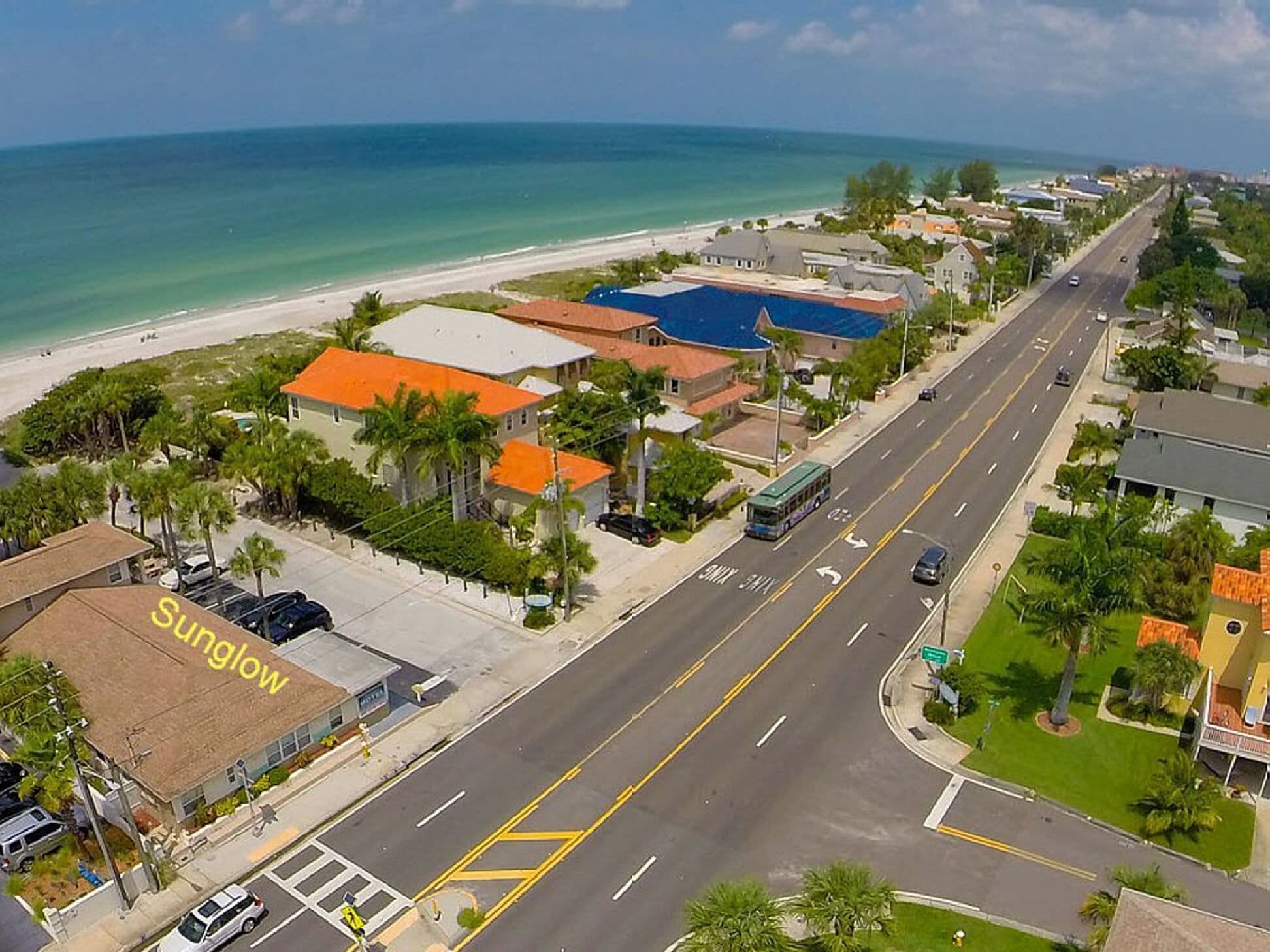 AMAZING SEASIDE GETAWAY. PRIVATE BEACH, JUST  YOU and the SEA LIFE. GO HOME NEW.