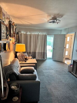 Smart TV, DVD player, books, stereo