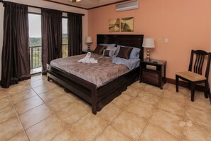 3 عدّة غرف نوم ومكواة/لوح كي وواي فاي وملاءات أسرّة