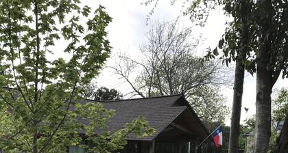 Carol's Cottage  in the quaint Methodist Encampment neighborhood