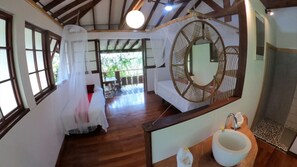 Deluxe Double Room | Bathroom | Free toiletries, towels, soap, shampoo