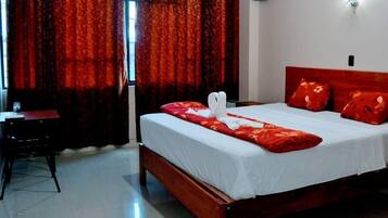 Superior Double Room, 1 King Bed, Refrigerator | Desk, iron/ironing board, free WiFi