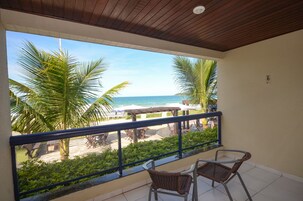 Quarto quádruplo panorâmico, vista para o mar | Vista da sacada