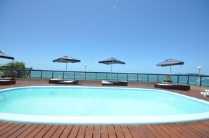 Outdoor pool, sun loungers - Pousada Garatéia (Bombinhas)