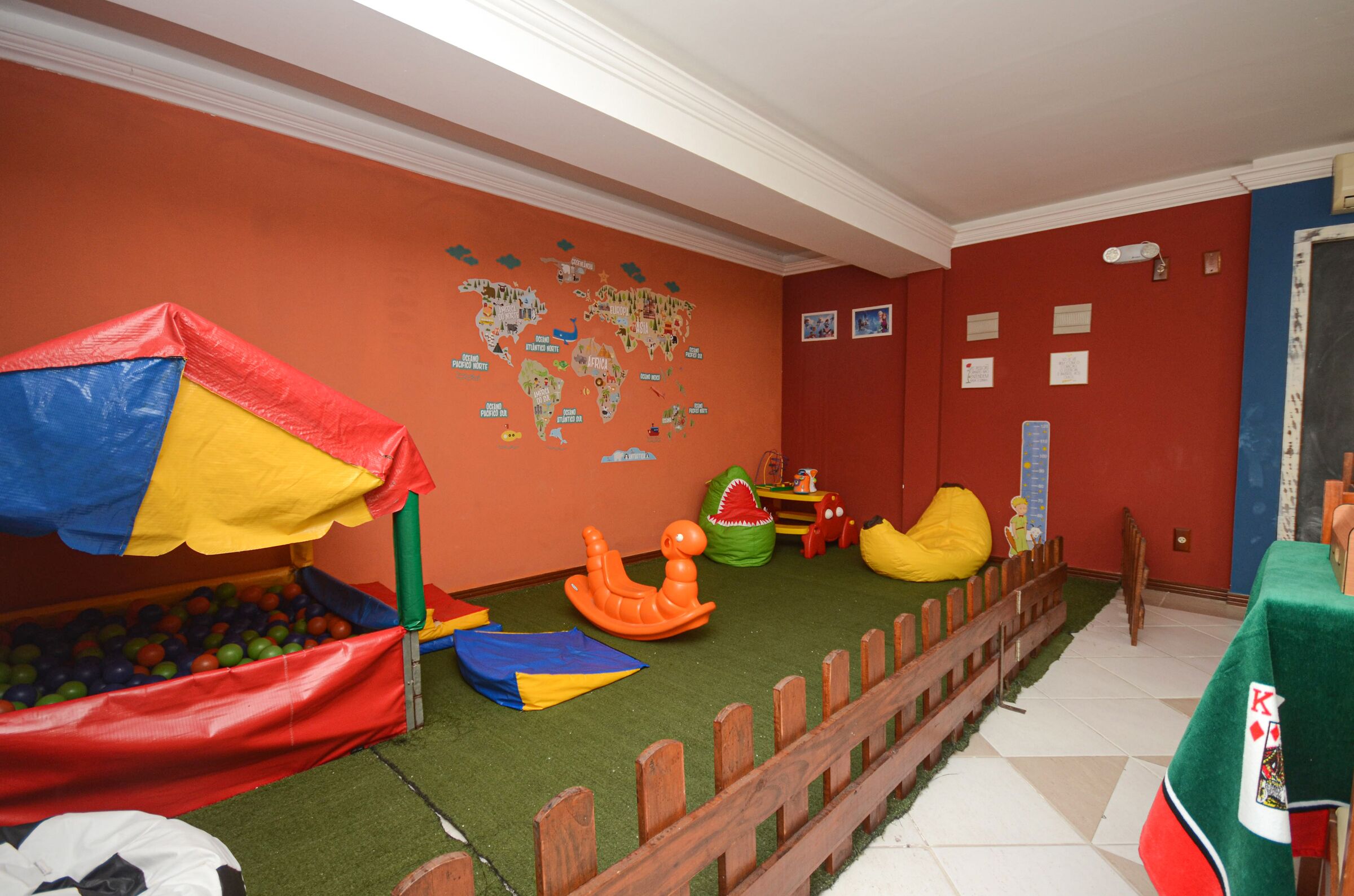 Área de juegos infantiles bajo techo