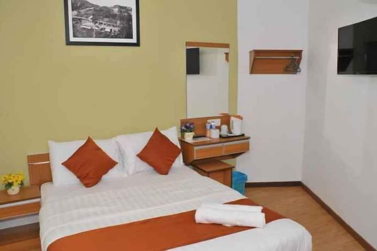 Soundproofing, iron/ironing board, free WiFi