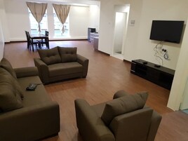 Apartment, 4 Bedrooms | Soundproofing, iron/ironing board, free WiFi