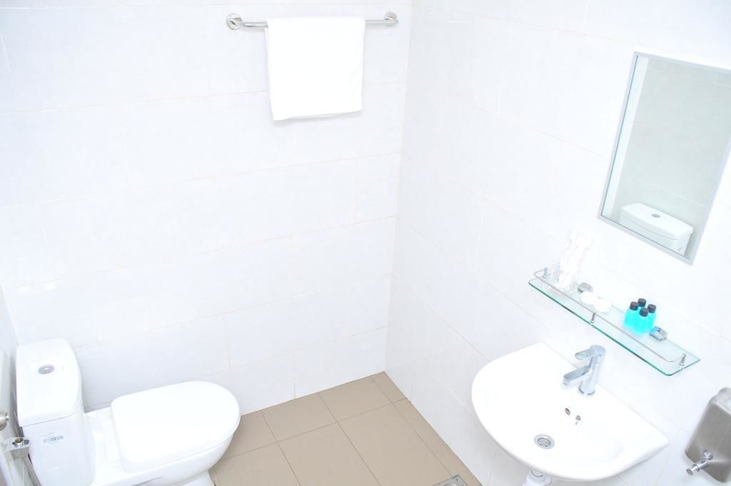 Dusche, Hydromassagedusche, kostenlose Toilettenartikel, Haartrockner