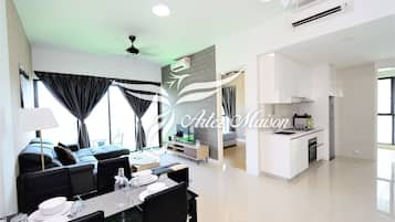 Basic Apartment, 2 Bedrooms, Balcony, City View | 1 bilik tidur, seterika/papan seterika, Wi-fi percuma
