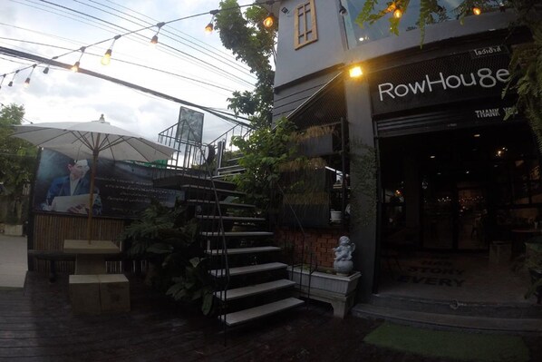Terrace/patio - Rowhou8e Hostel Huahin (Hua Hin)