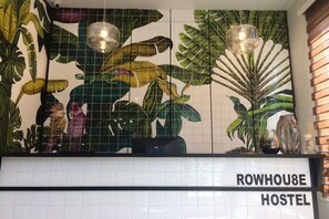 Reception - Rowhou8e Hostel Huahin (Hua Hin)