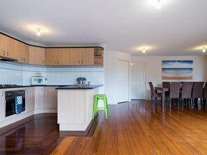 Stadtwohnung, 3 Schlafzimmer | Eigene Küche