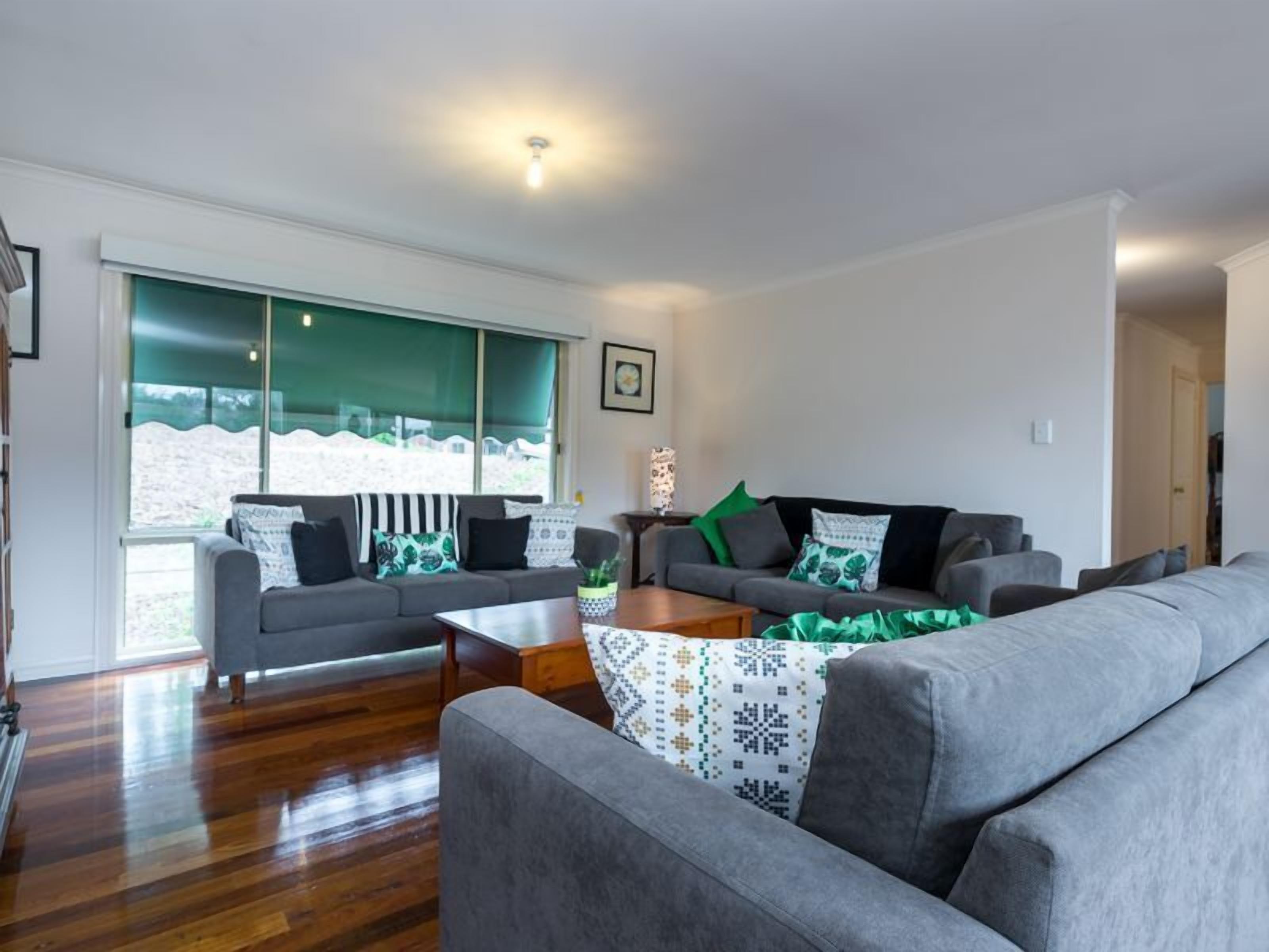 Townhome, 3 Bedrooms | Living room | Flat-screen TV