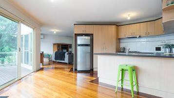 وحدة سكنية متصلة - ٣ غرف نوم | مطبخ خاص | ثلاجة/مجمد بحجم كبير، ميكروويف، فرن، موقد طهي مسطح