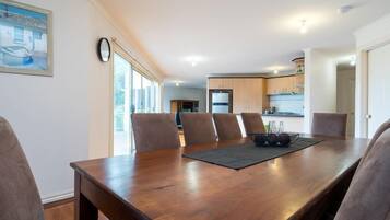 Townhome, 3 Bedrooms | In-room dining