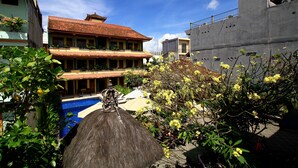 Outdoor pool - Dua Dara Inn Kuta (Kuta)