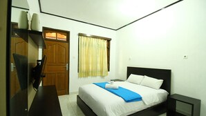 Superior with Aircond | WiFi (free) - Dua Dara Inn Kuta (Kuta)