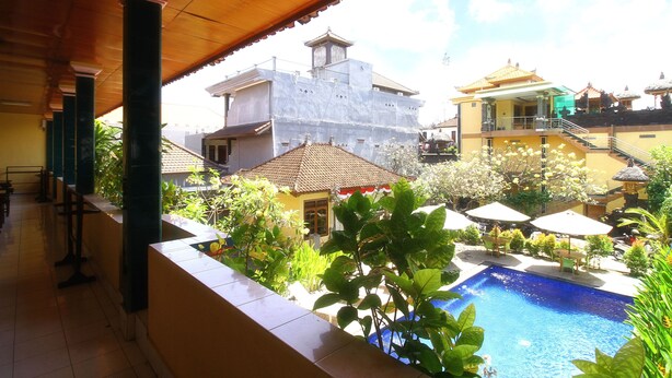 Standard Room with Fan | Balcony - Dua Dara Inn Kuta (Kuta)