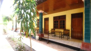Superior with Aircond | Terrace/patio - Dua Dara Inn Kuta (Kuta)