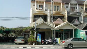 ด้านหน้าที่พัก