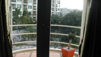 ห้องพัก | ระเบียง