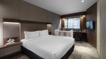 Family Room | In-room safe, desk, iron/ironing board, free cots/infant beds