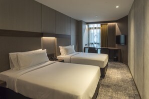 In-room safe, desk, iron/ironing board, free cribs/infant beds - Oakwood Bencoolen Singapore (Singapore)