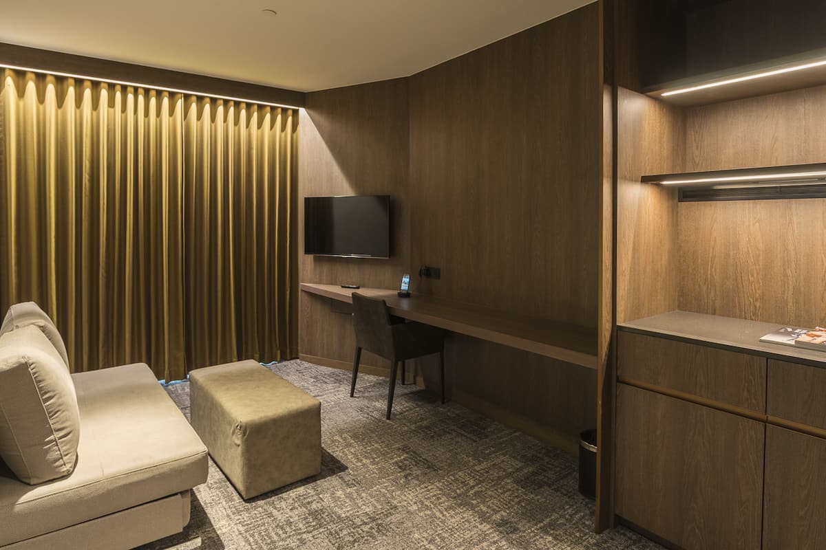 junior suite, 1 bedroom | living room | led tv