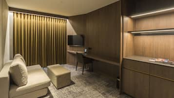 Junior Suite, 1 Bedroom | Living room | LED TV